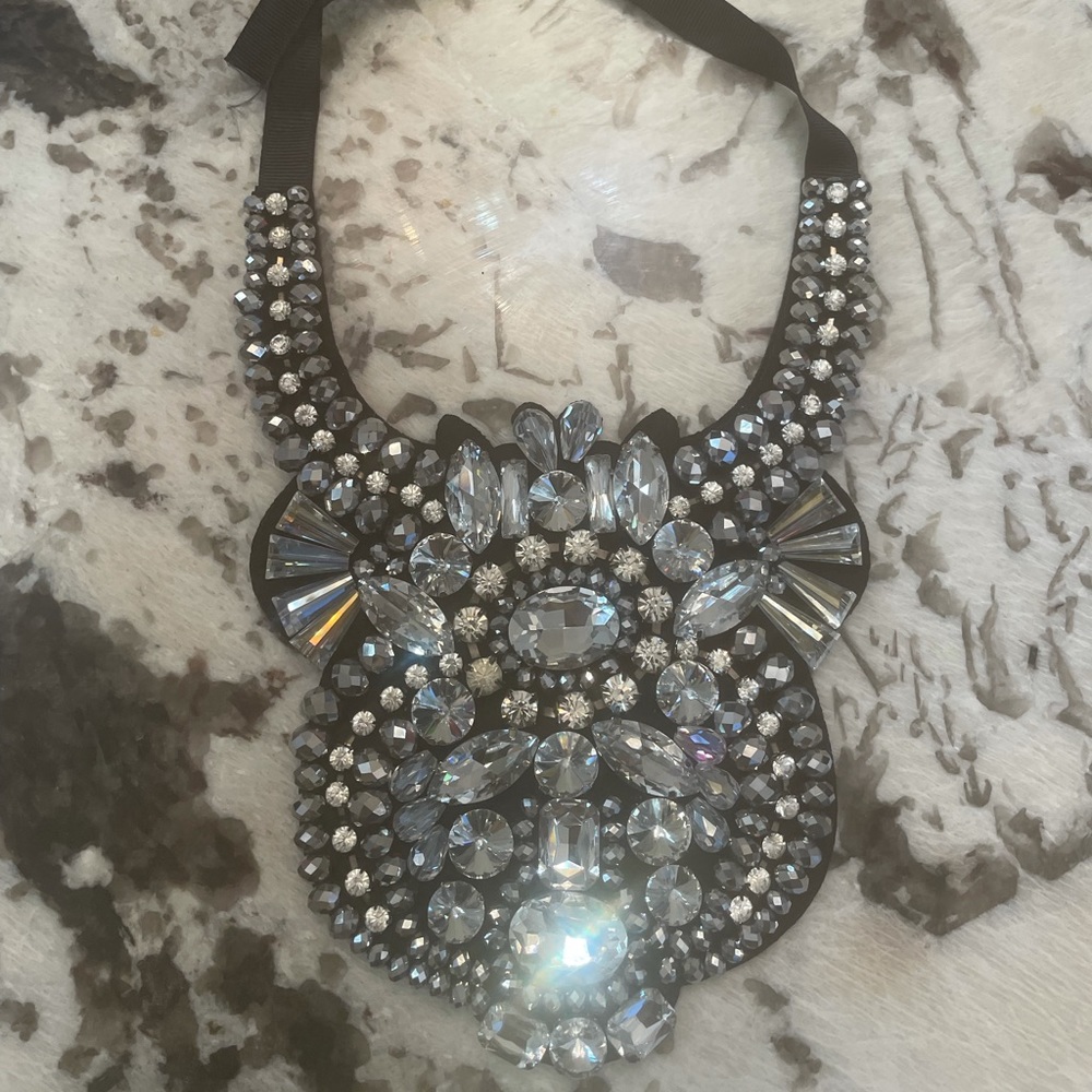 Crystal collar necklace